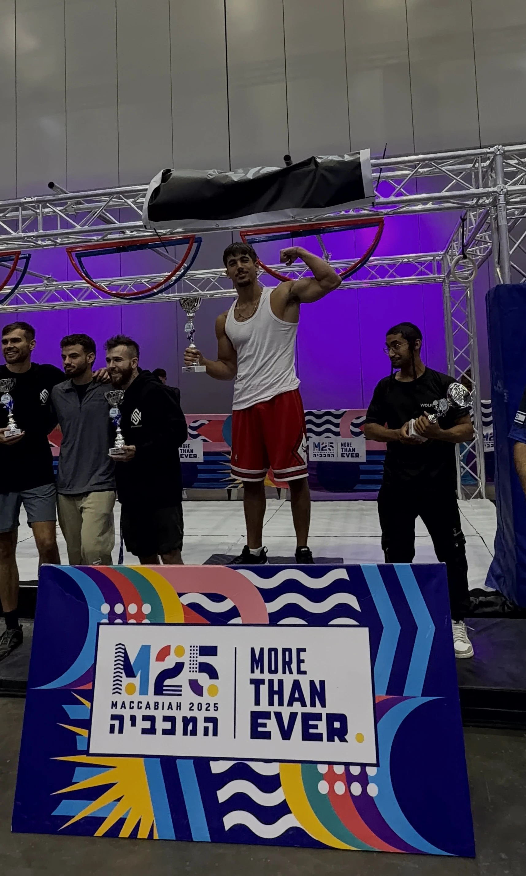 אור המשולם על הפודיום כאלוף ליגת העל בנינג'ה 2026, במכביה